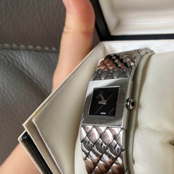 CHANEL Authentic USED WOMEN Silver H0009 Watch - Picture 2 of 14